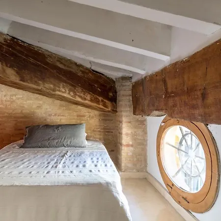 Atico Exclusivo Del Siglo Xvi Con Dos Terrazas En El Corazon De Ciutat Vella * Valencie